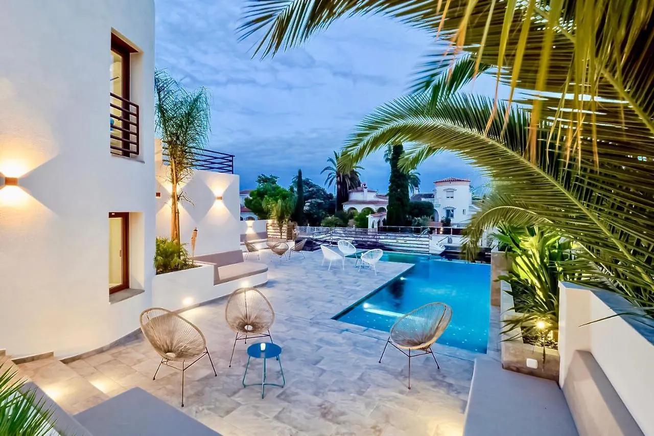 Villa N15 En Plein Coeur De La Marina, Proche De Rosas, Costa Brava Empuriabrava 0*,  Spain