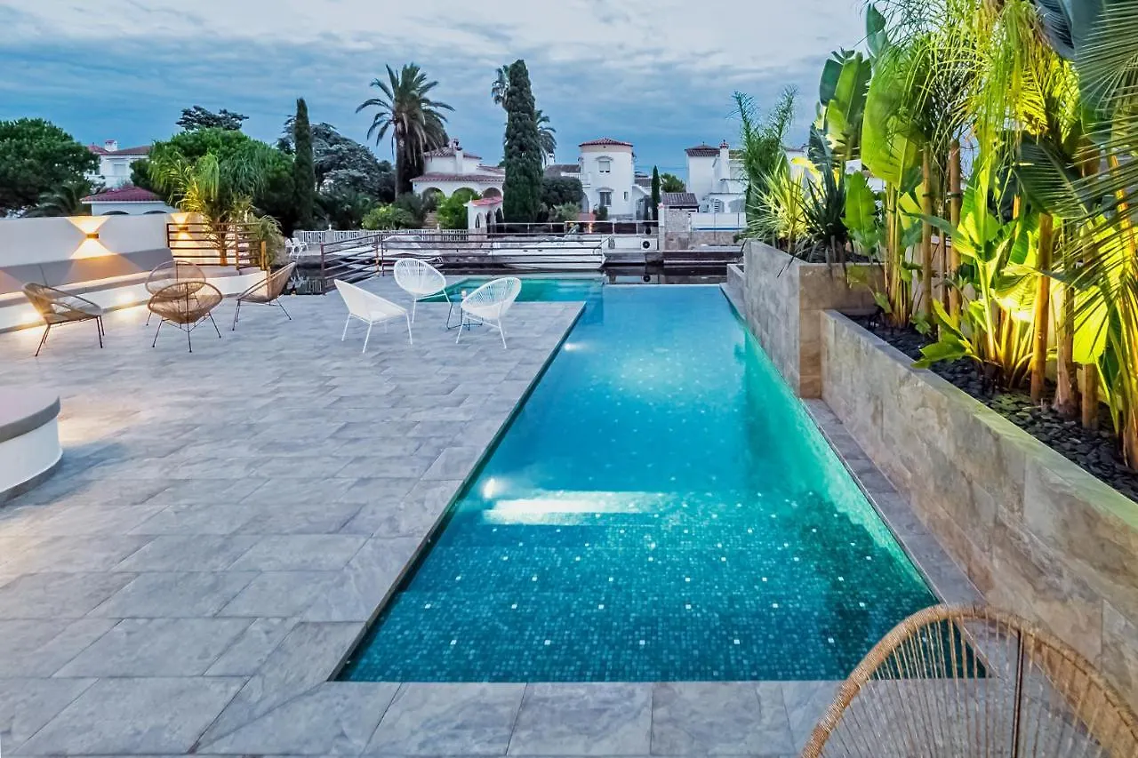 Villa N15 En Plein Coeur De La Marina, Proche De Rosas, Costa Brava Empuriabrava Spain
